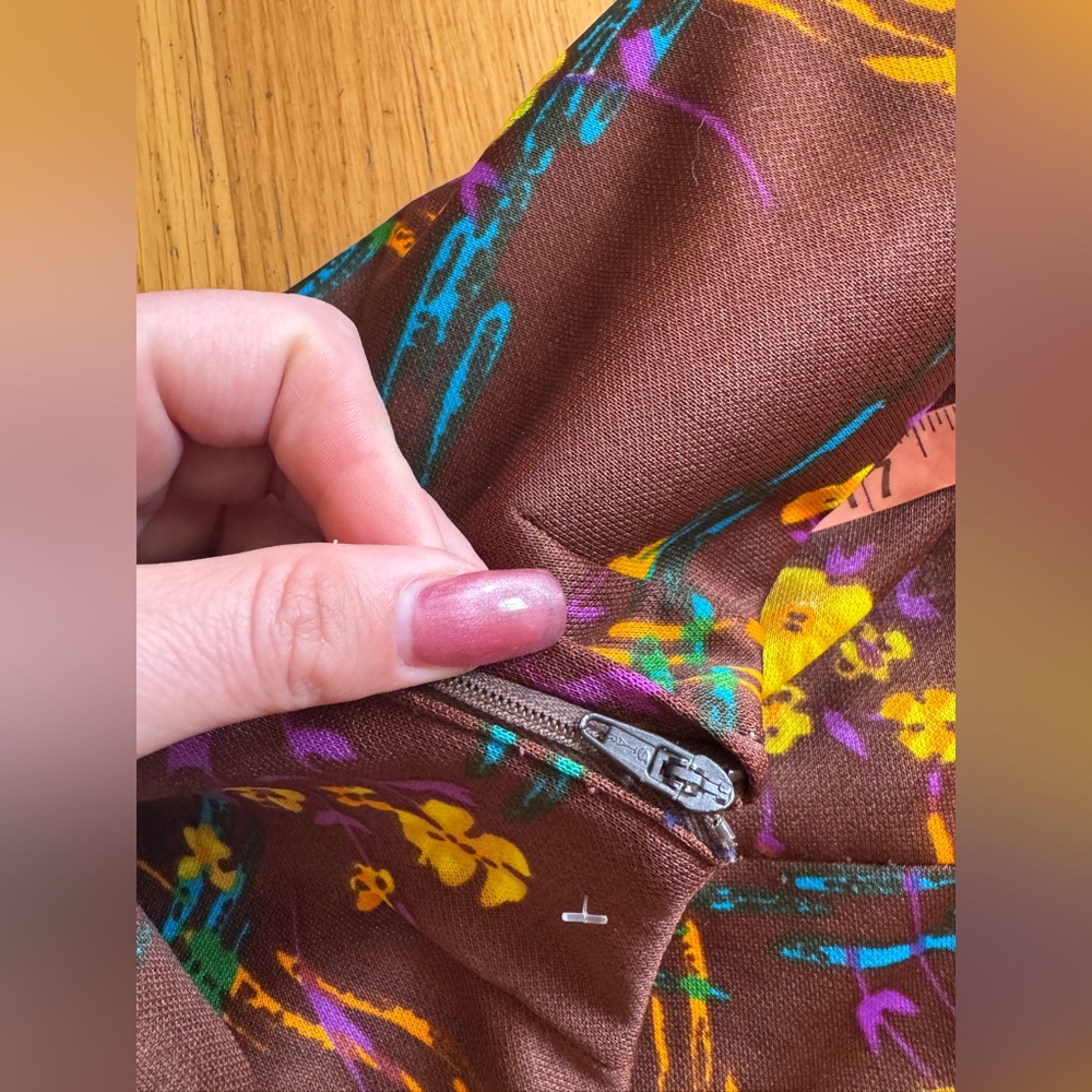 70s Does 40s Vintage Brown A Line Floral Dress - Picture 4 of 6